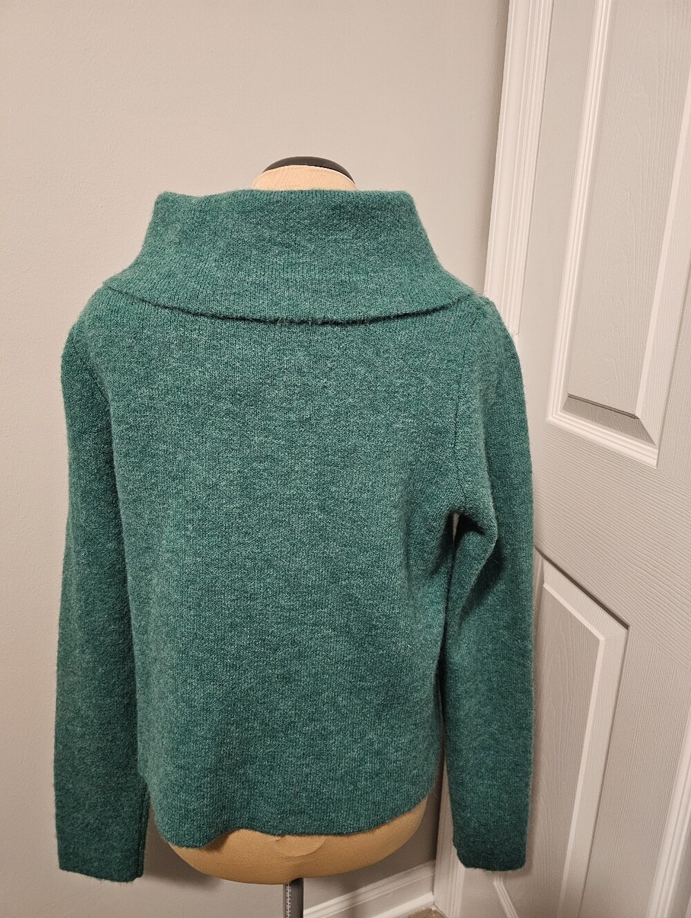 Adrienne Vittadini NWT Teal Draped Cowl Neck Sweater with Brooch Sz M - Picture 2 of 6